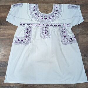Handmade White Blouse from Oaxaca, Mexico – Elegant Purple Embroidery Detail